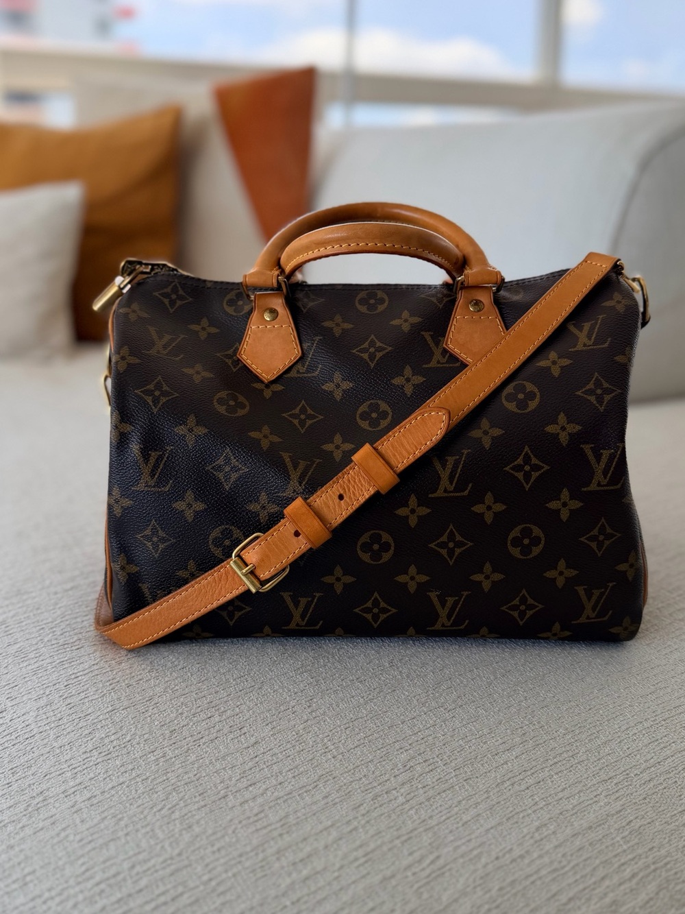 Louis Vuitton Speedy 30  Brown Monogram Canvas shoulder  Bag with lock